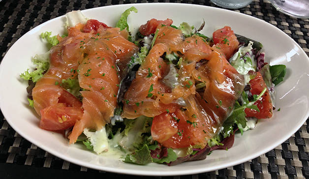 salmon salad bubó