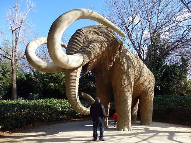 mammoth parc de la ciutadella Barcelona with children