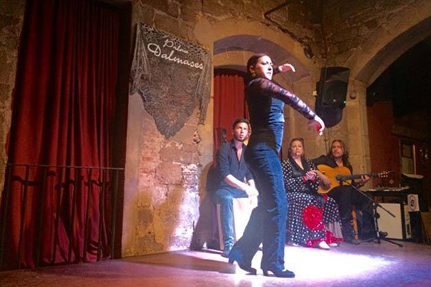 flamenco show in Barcelona dancer