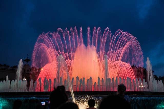 Magical fountains in Barcelona: an impressive (and free) sound and light show