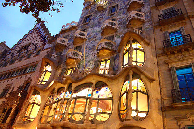 Casa Batlló at night