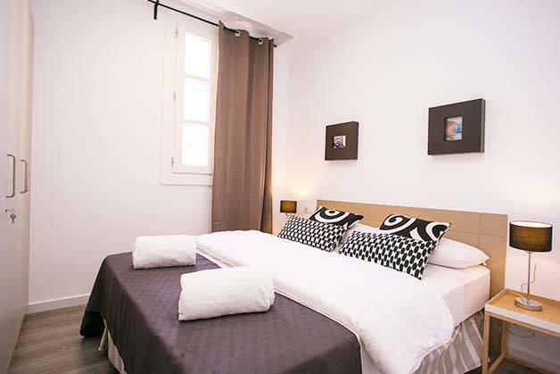 Deco Sants Fira apartments bedroom