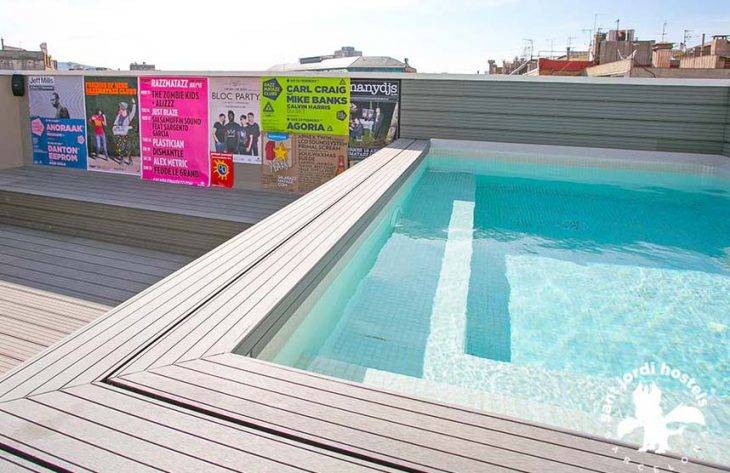 youth hostels in Barcelona, Rock Palace pool