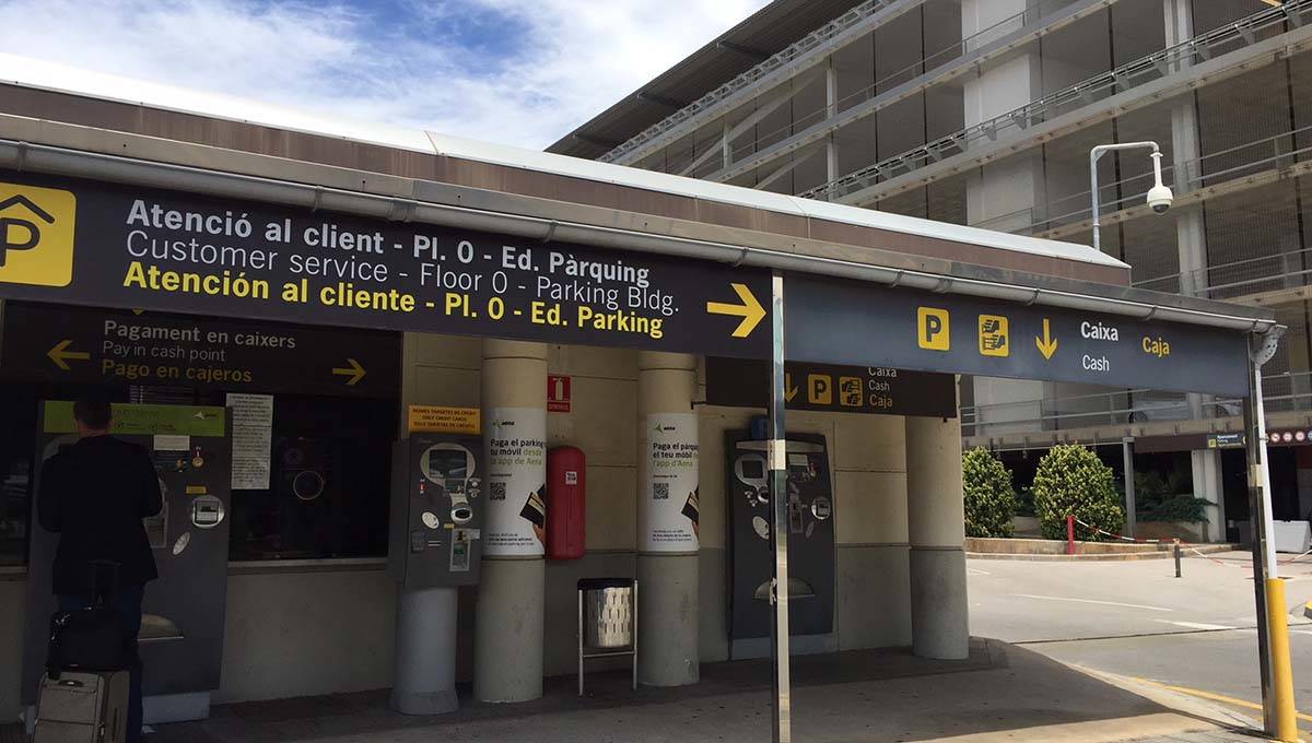 Barcelona Terminal 2 car park ticket machines