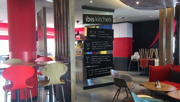 Ibis Castelldefels hotel dining area