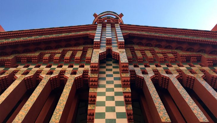 symmetrical façade casa vicens